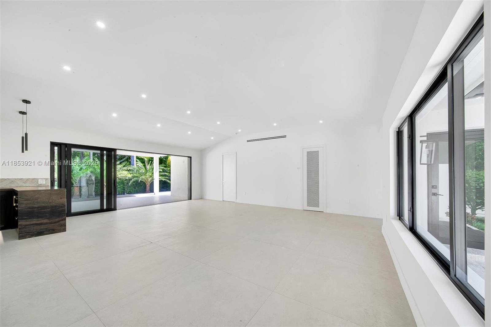 899 NE 71st St Miami, FL 33138