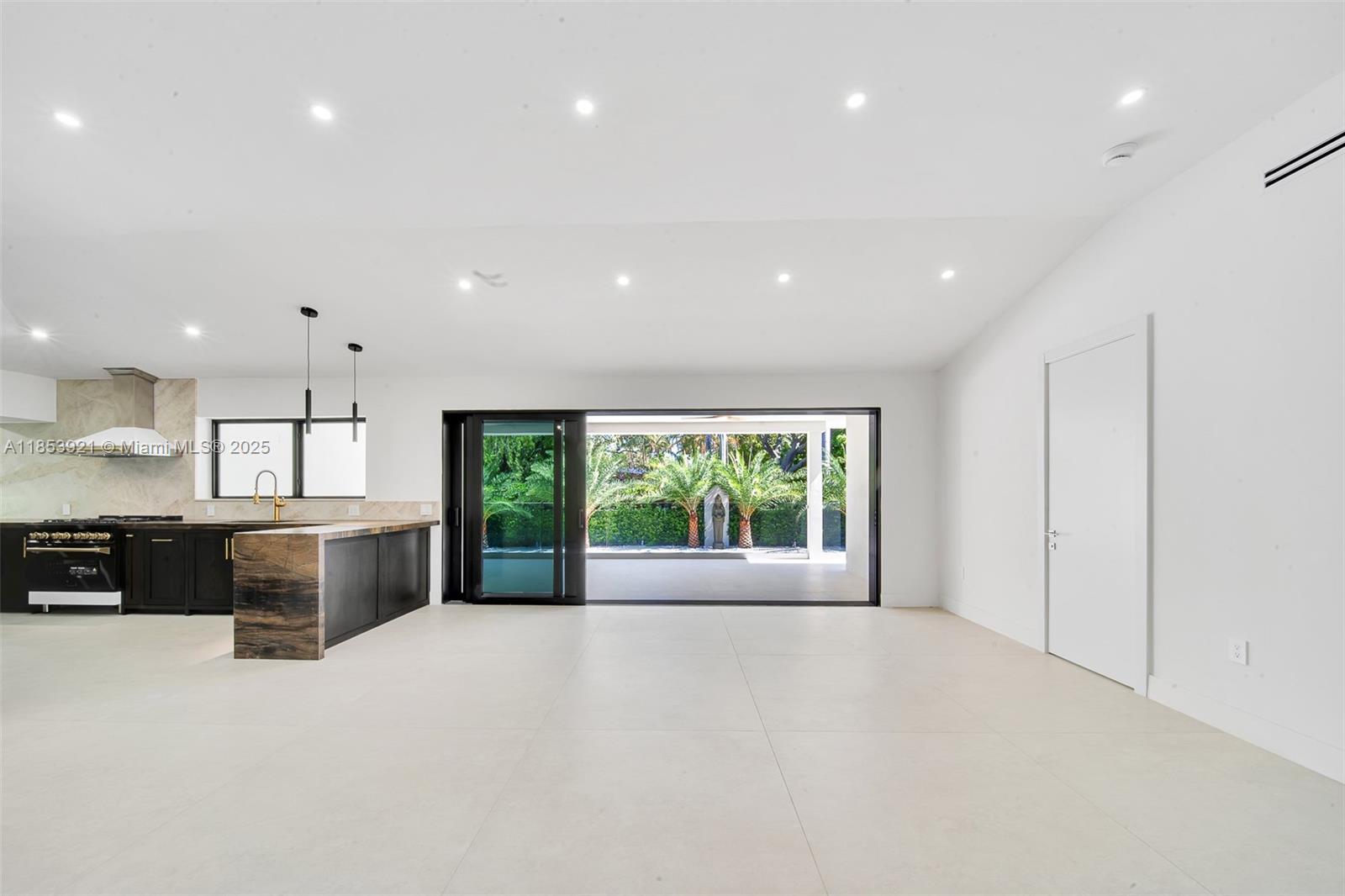 899 NE 71st St Miami, FL 33138