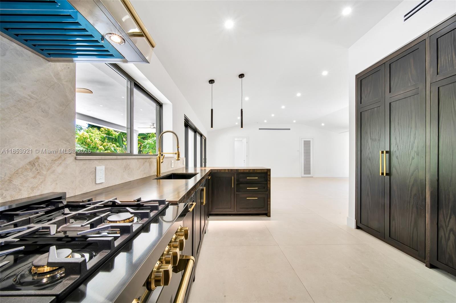 899 NE 71st St Miami, FL 33138