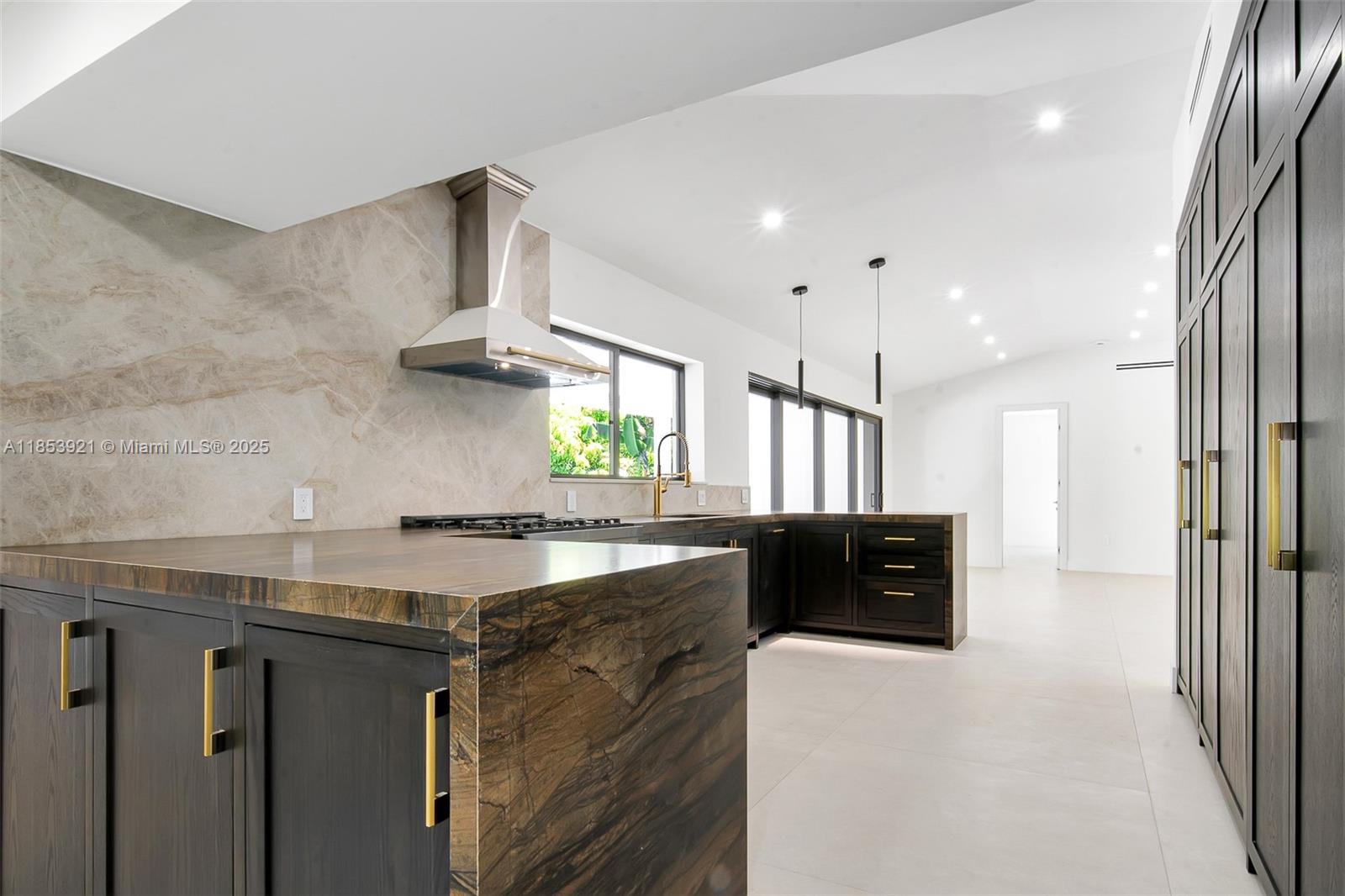 899 NE 71st St Miami, FL 33138