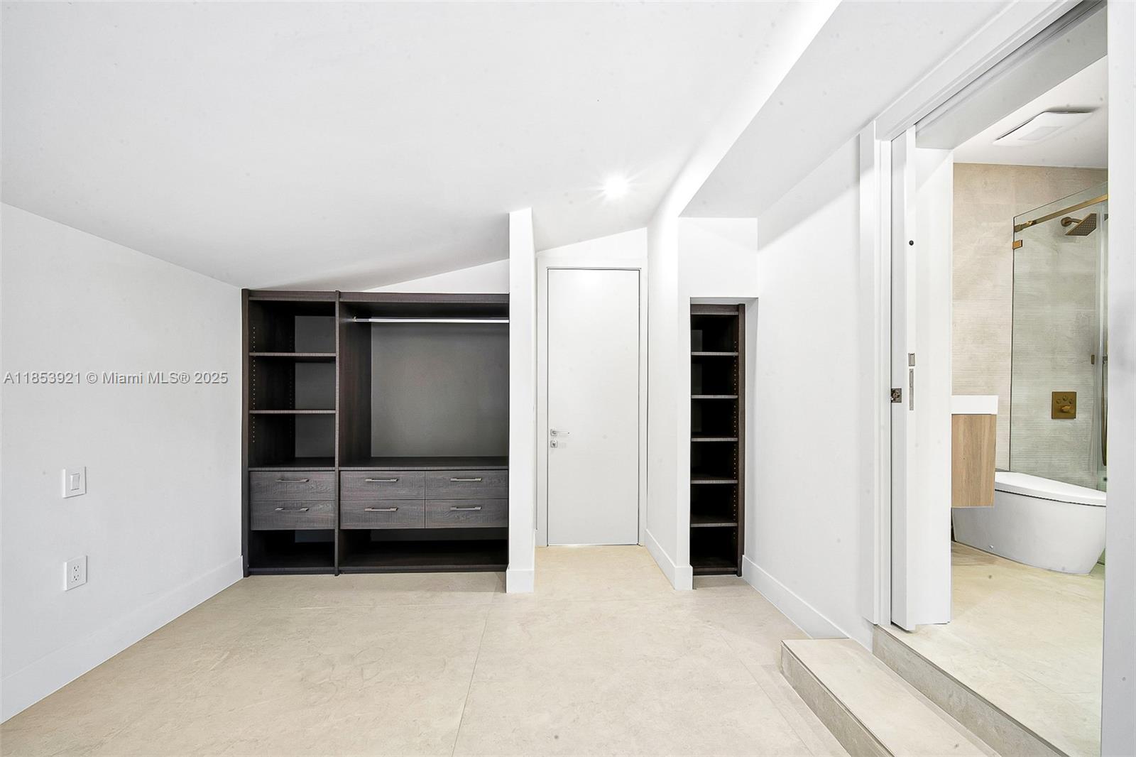 899 NE 71st St Miami, FL 33138