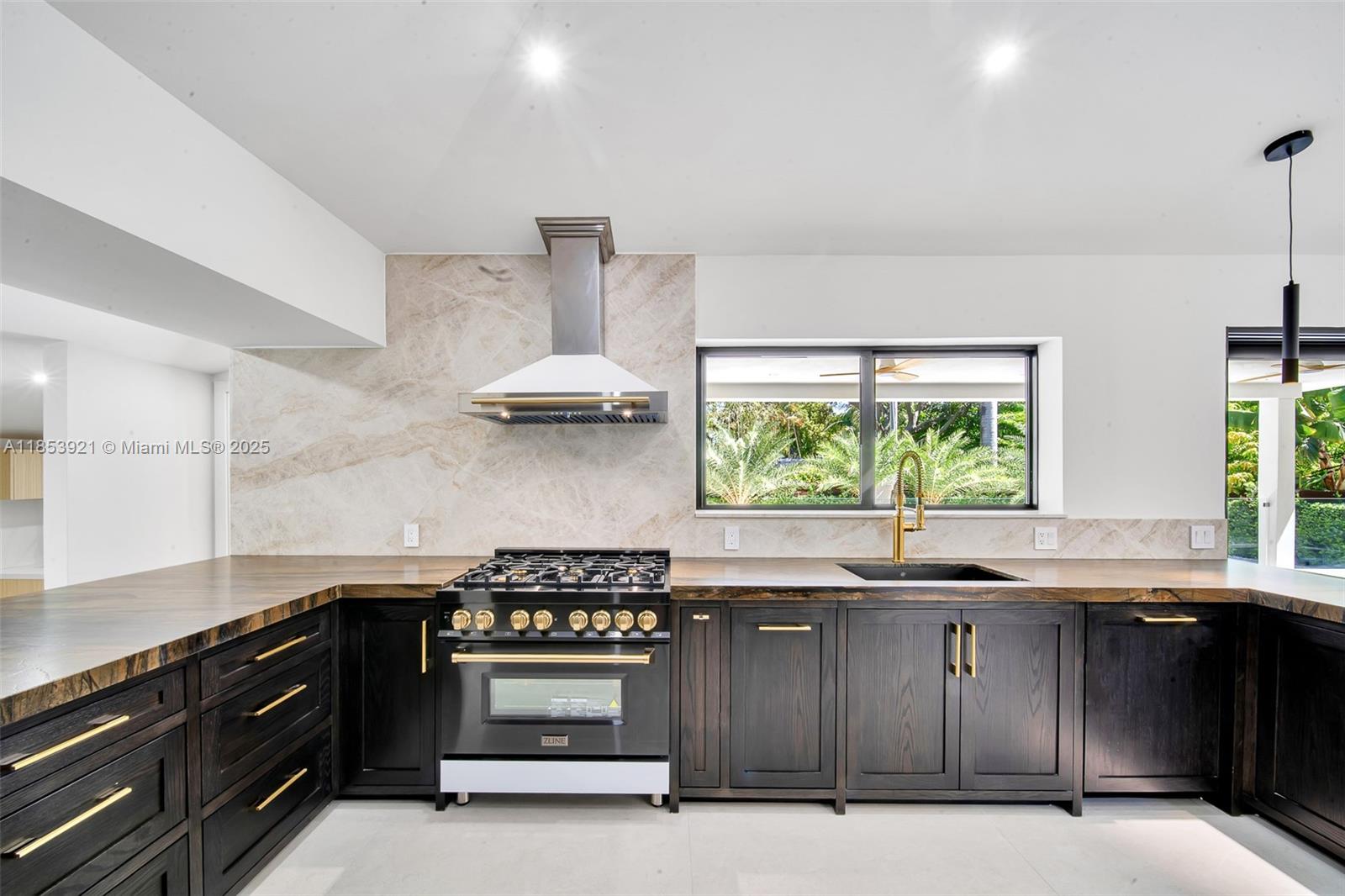 899 NE 71st St Miami, FL 33138