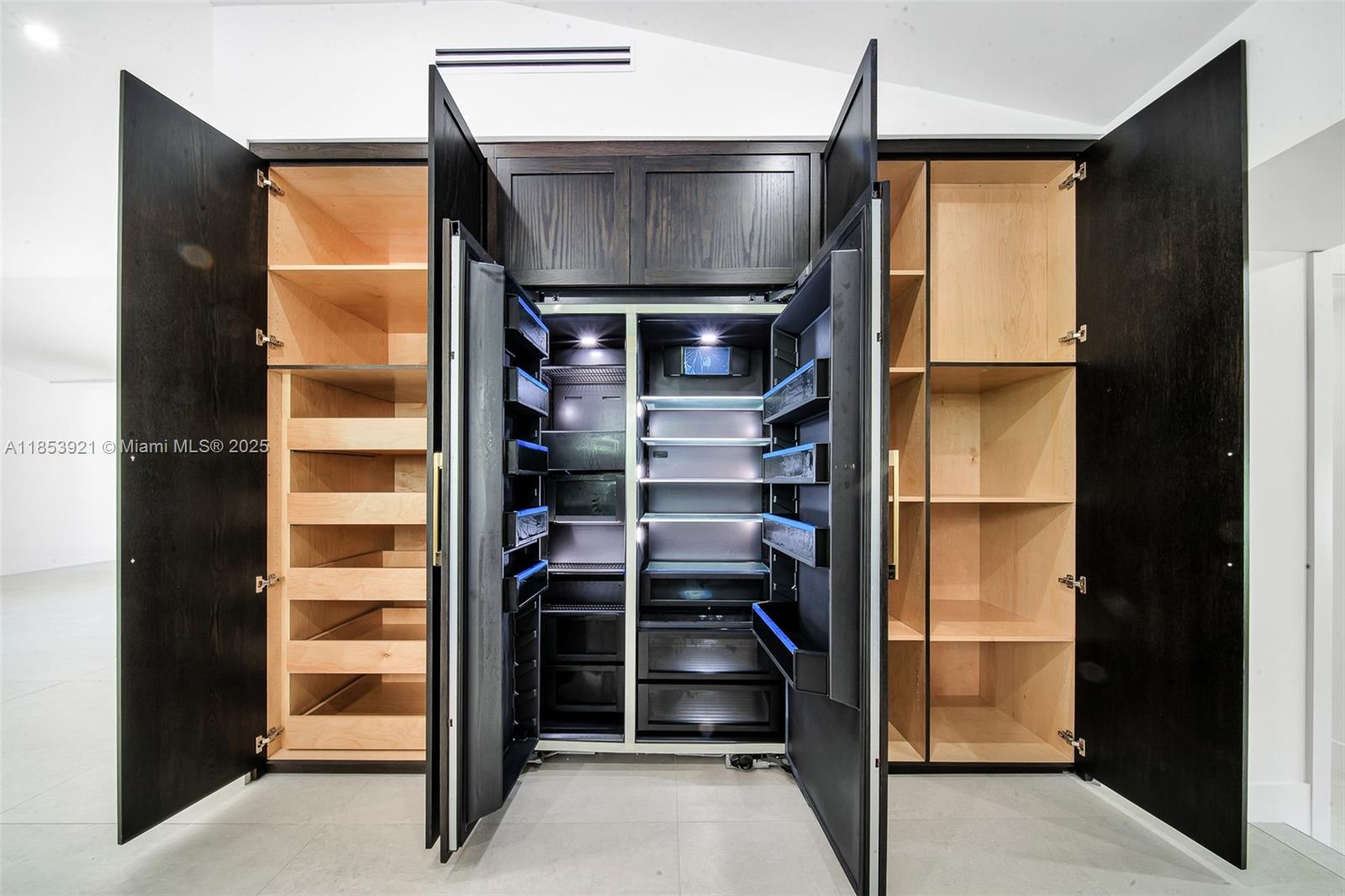 899 NE 71st St Miami, FL 33138