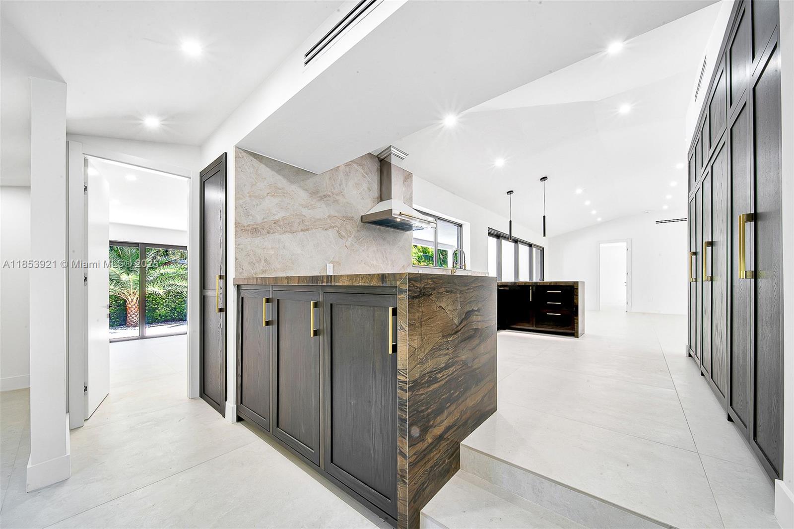 899 NE 71st St Miami, FL 33138