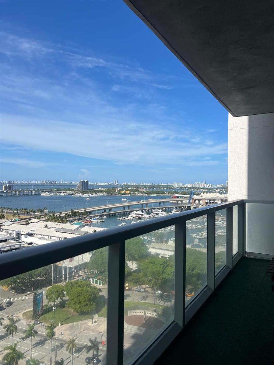 244 Biscayne Blvd #1904