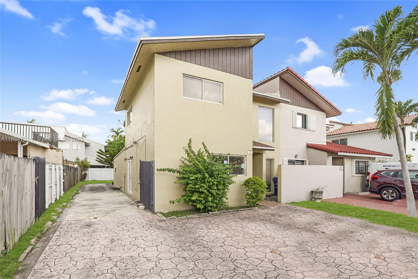 1054 SW 124th Ct