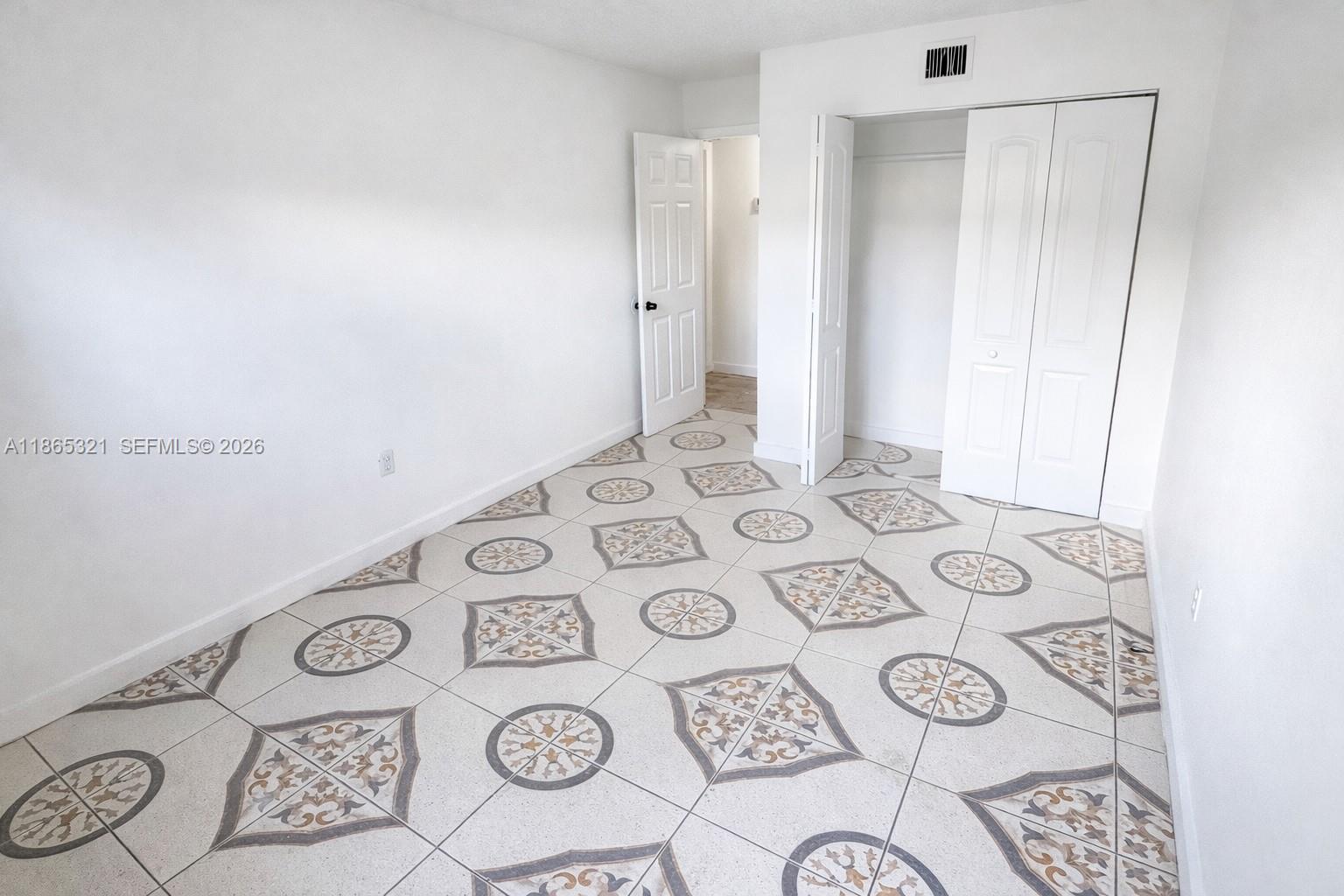 3700 NW 21st St #109 Lauderdale Lakes, FL 33311