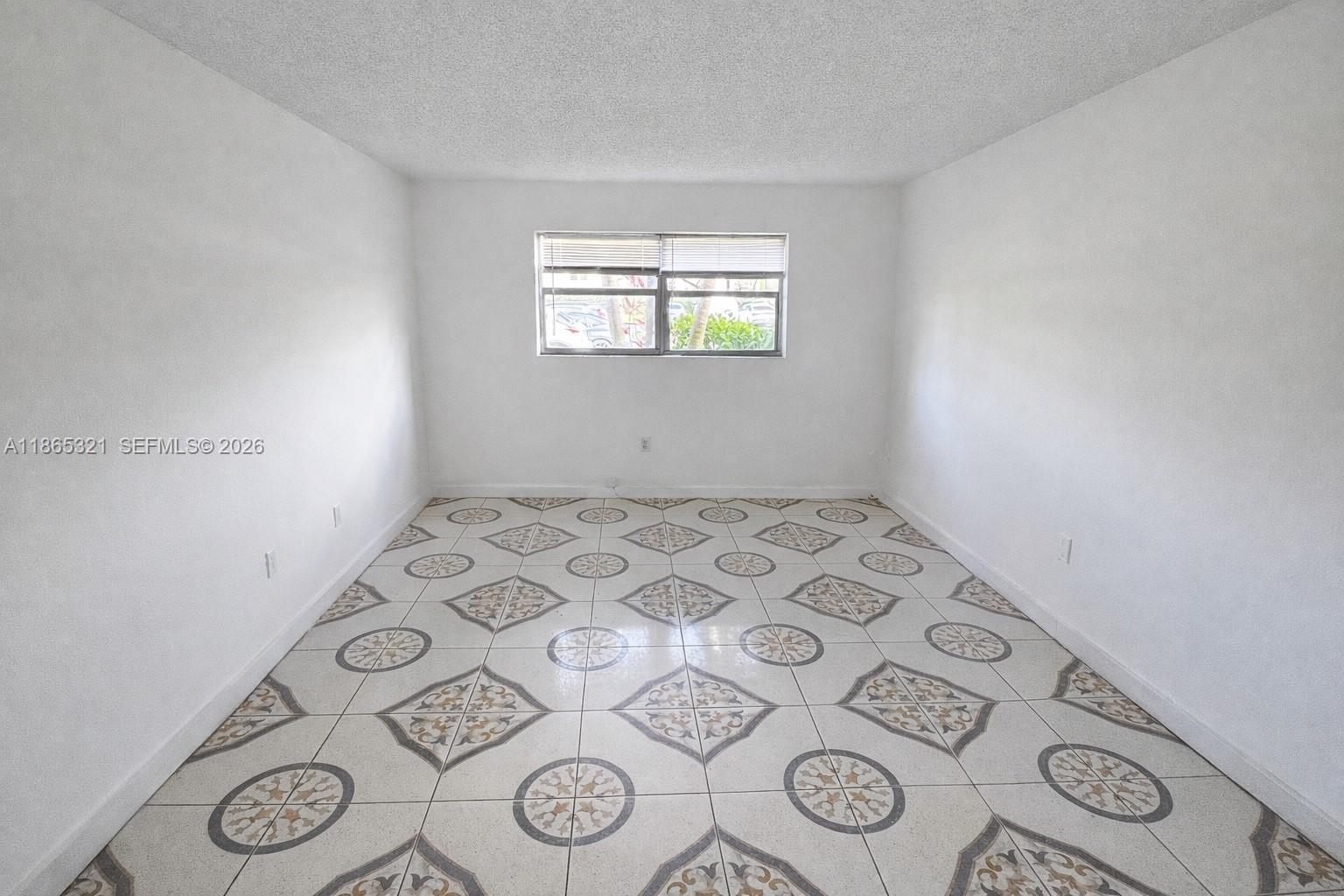 3700 NW 21st St #109 Lauderdale Lakes, FL 33311