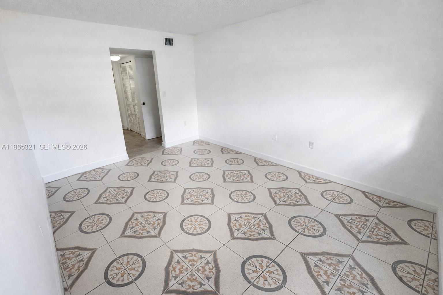 3700 NW 21st St #109 Lauderdale Lakes, FL 33311
