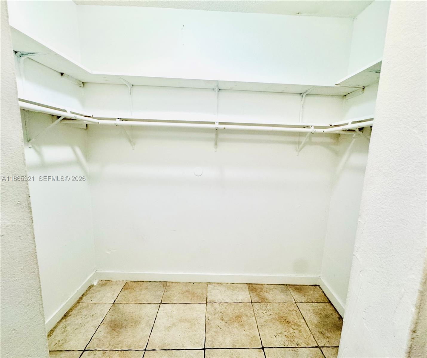 3700 NW 21st St #109 Lauderdale Lakes, FL 33311