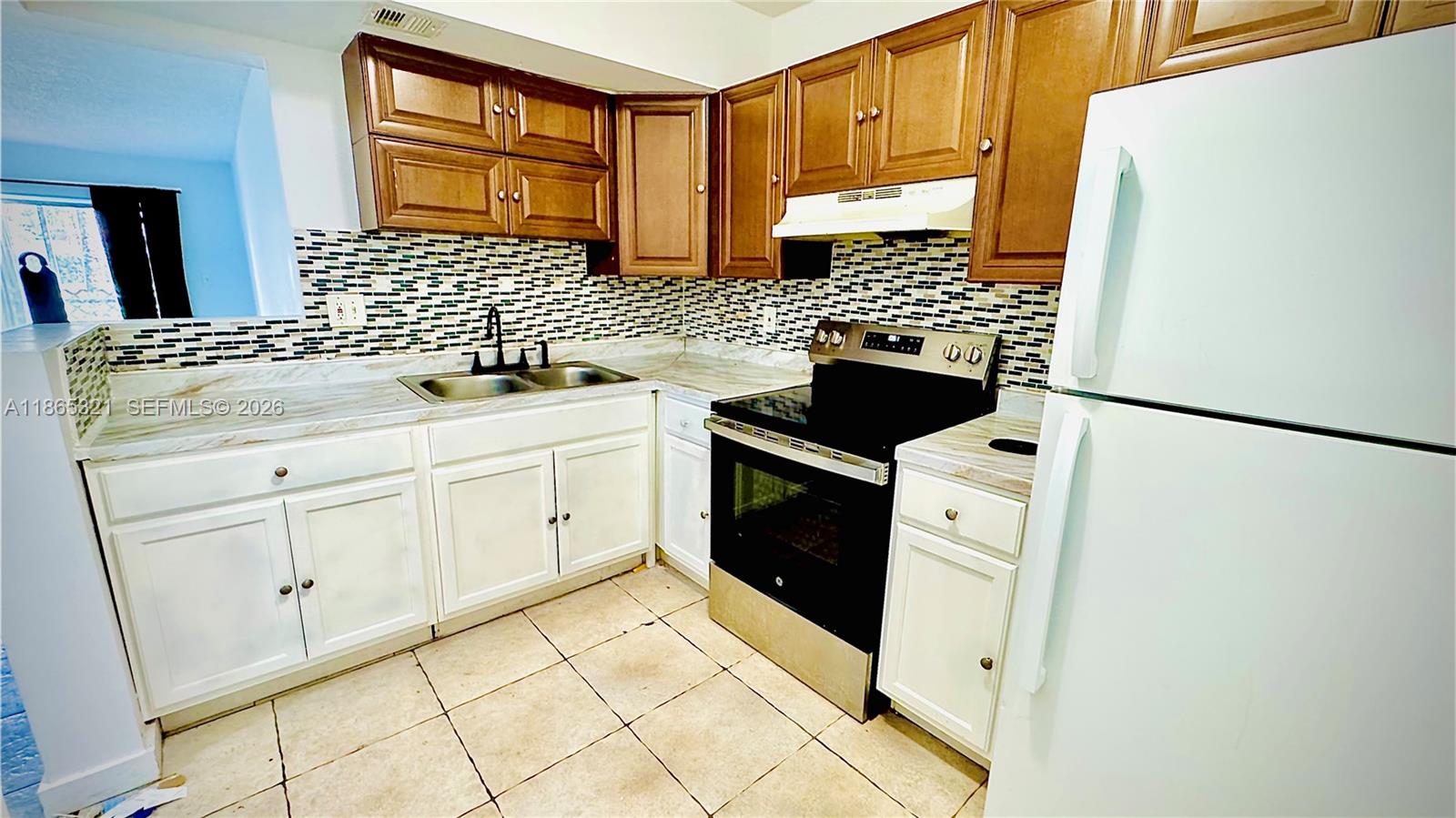 3700 NW 21st St #109 Lauderdale Lakes, FL 33311
