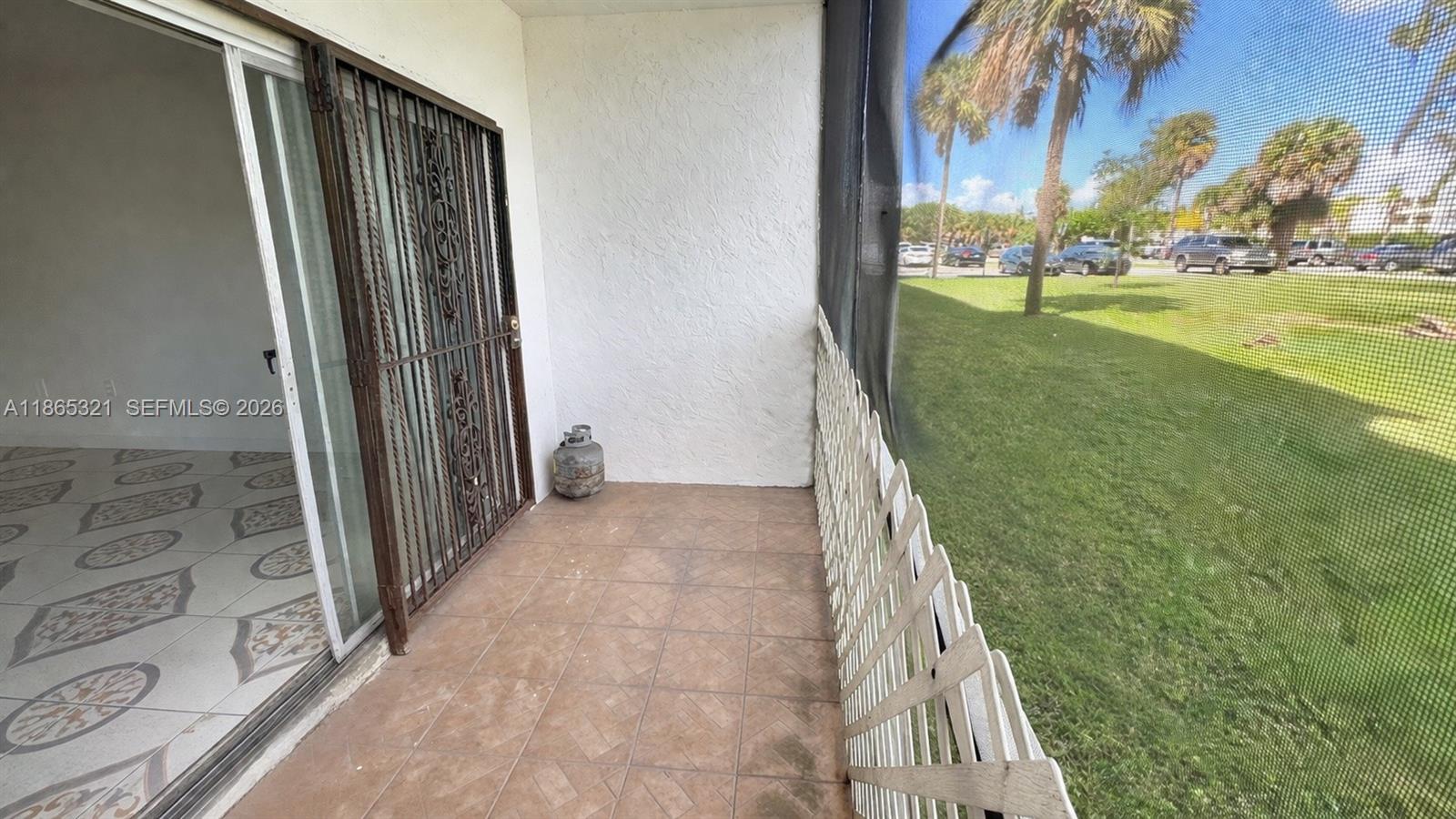 3700 NW 21st St #109 Lauderdale Lakes, FL 33311