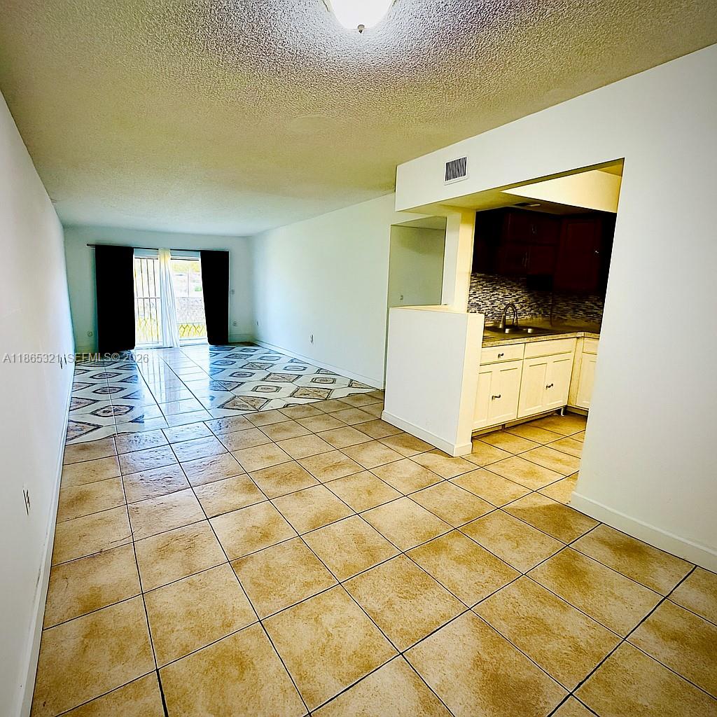 3700 NW 21st St #109 Lauderdale Lakes, FL 33311