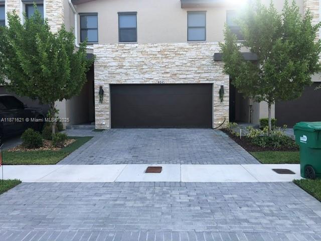 8045 NW 105th Ct