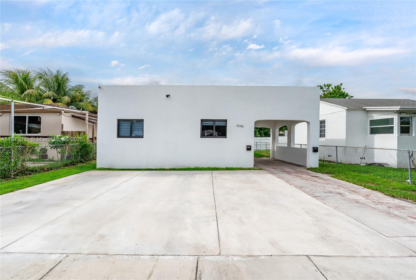 1946 NW 49th St