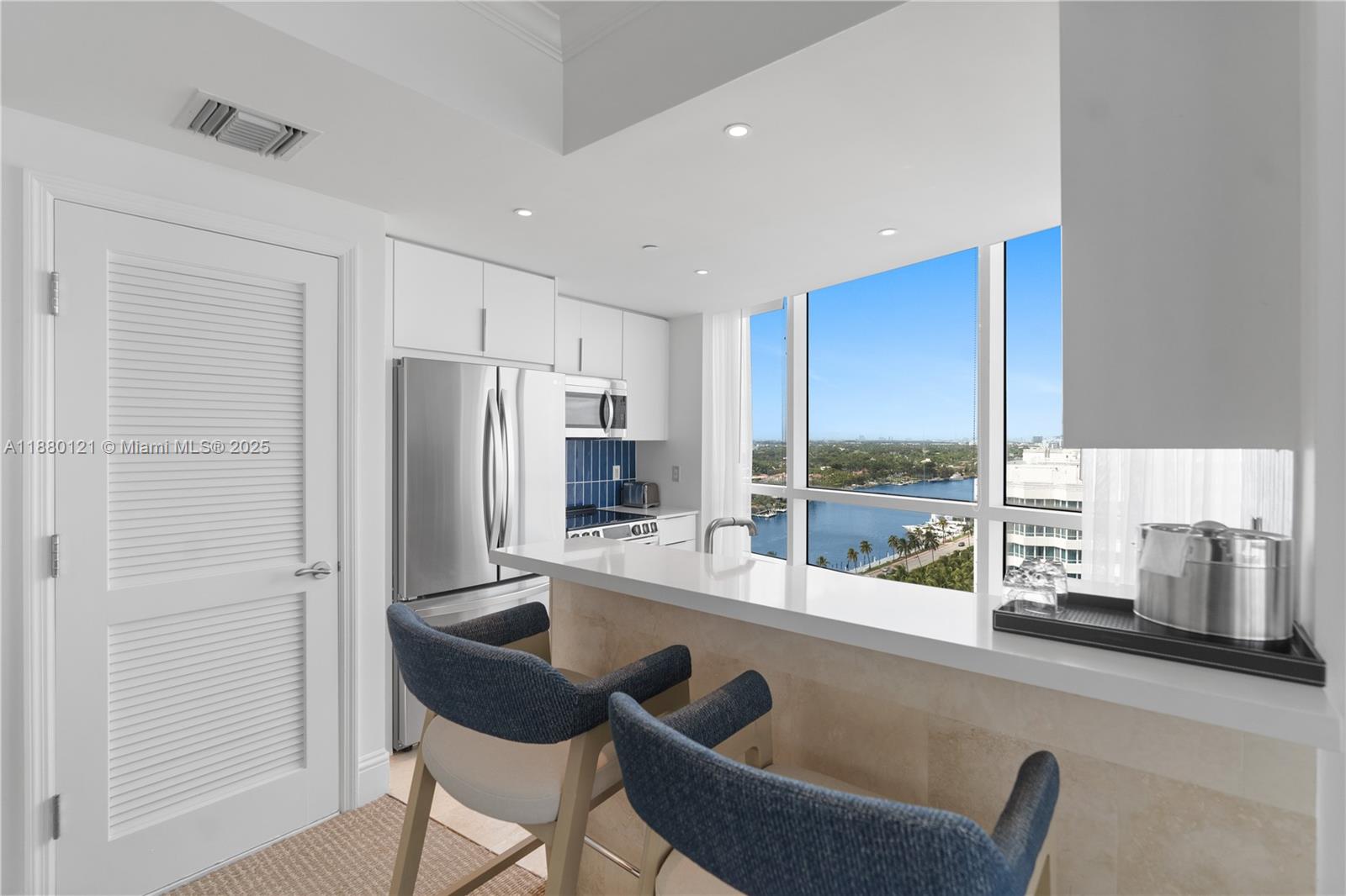 image Fontainebleau Ii Condo16