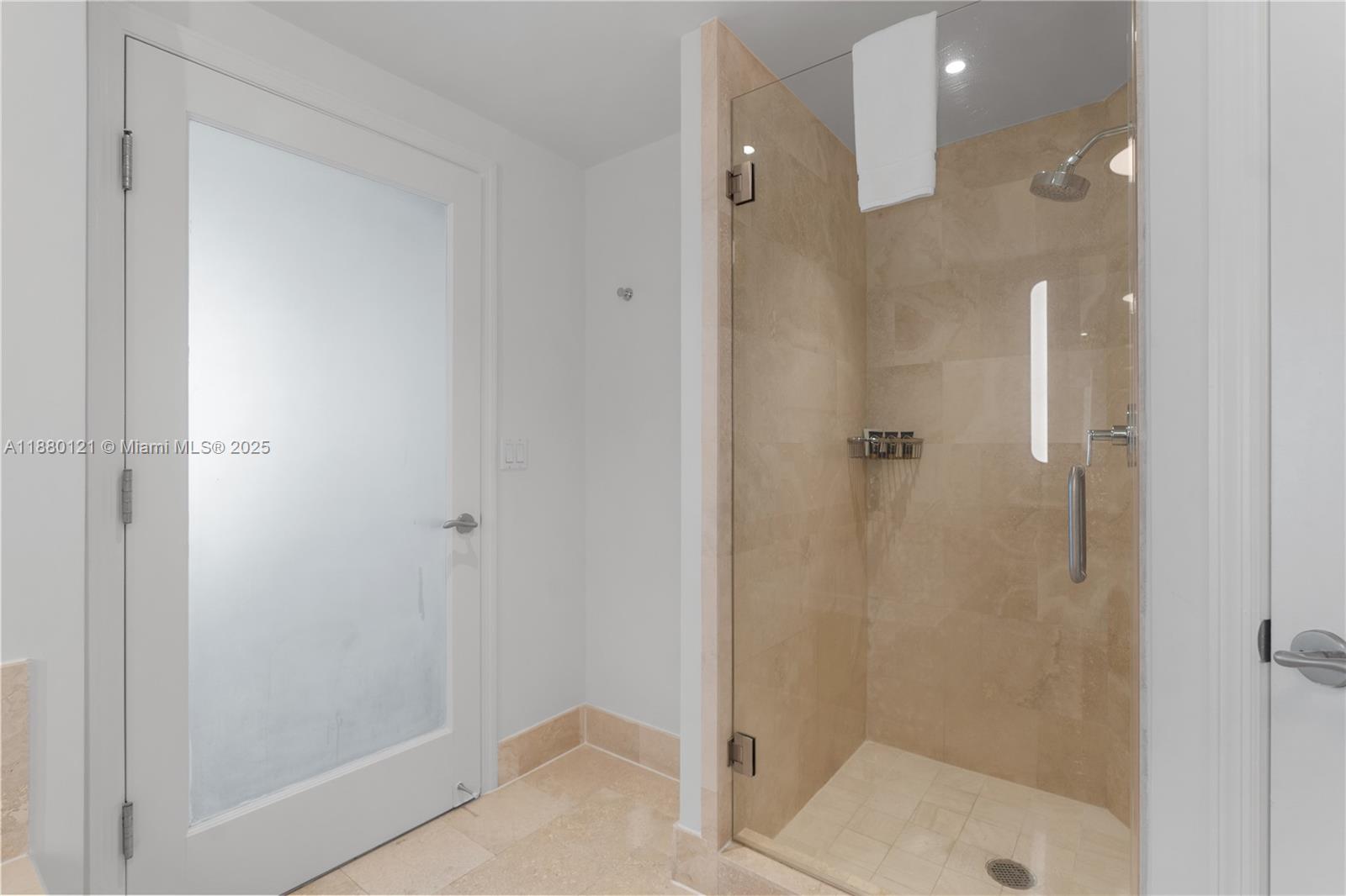 image Fontainebleau Ii Condo21