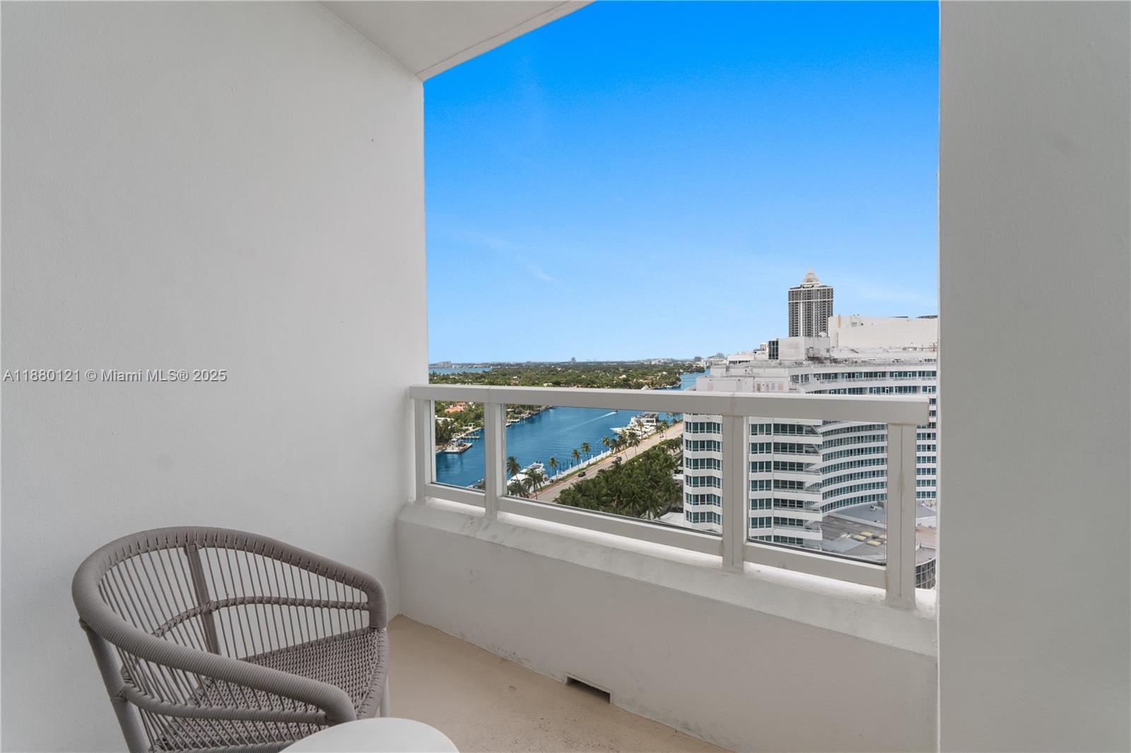 image Fontainebleau Ii Condo3