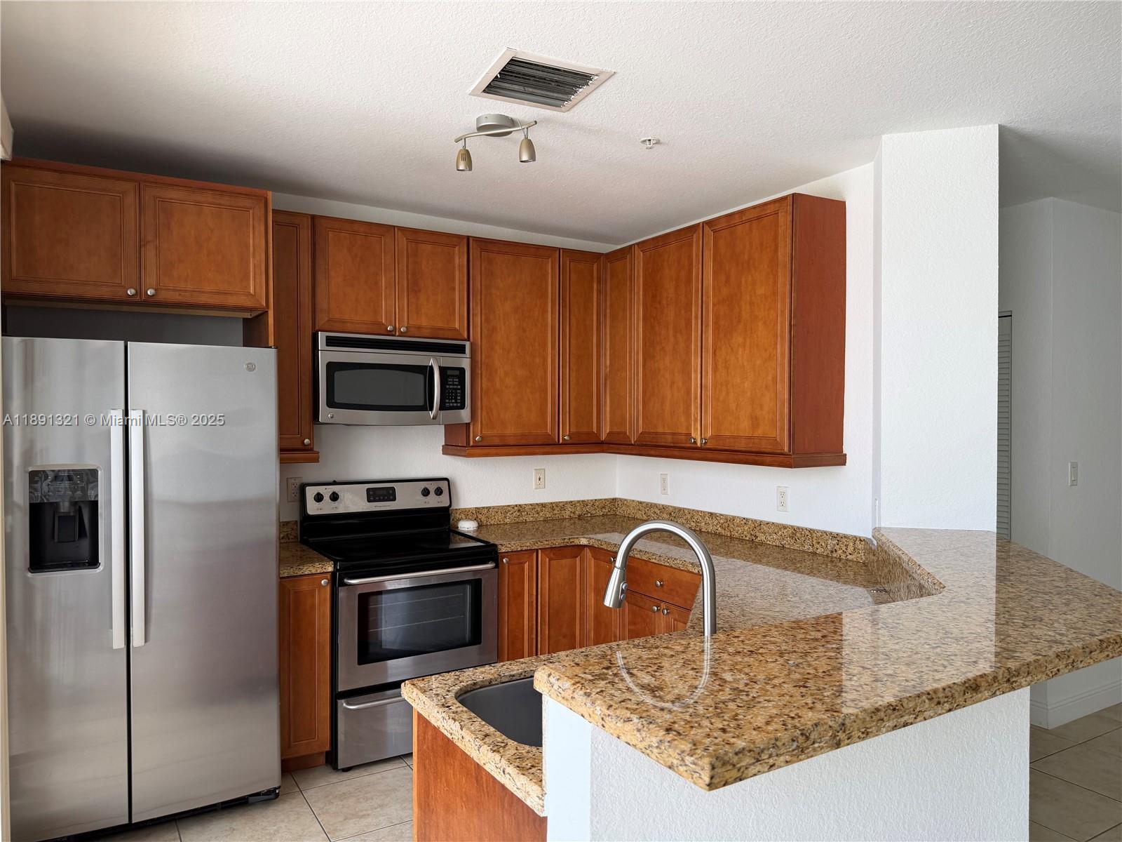 107 Mendoza Ave #402