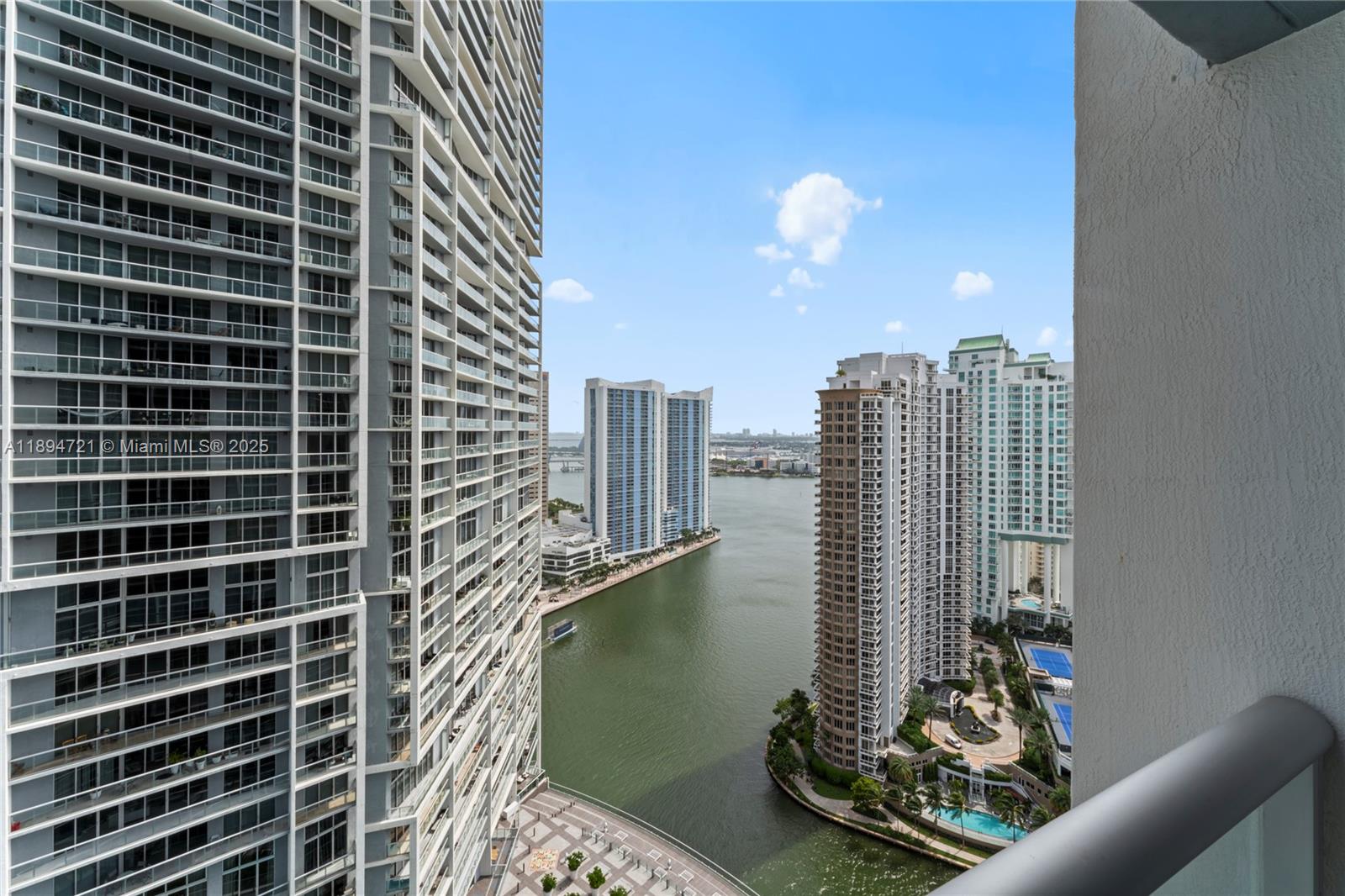 495 Brickell Ave #3208