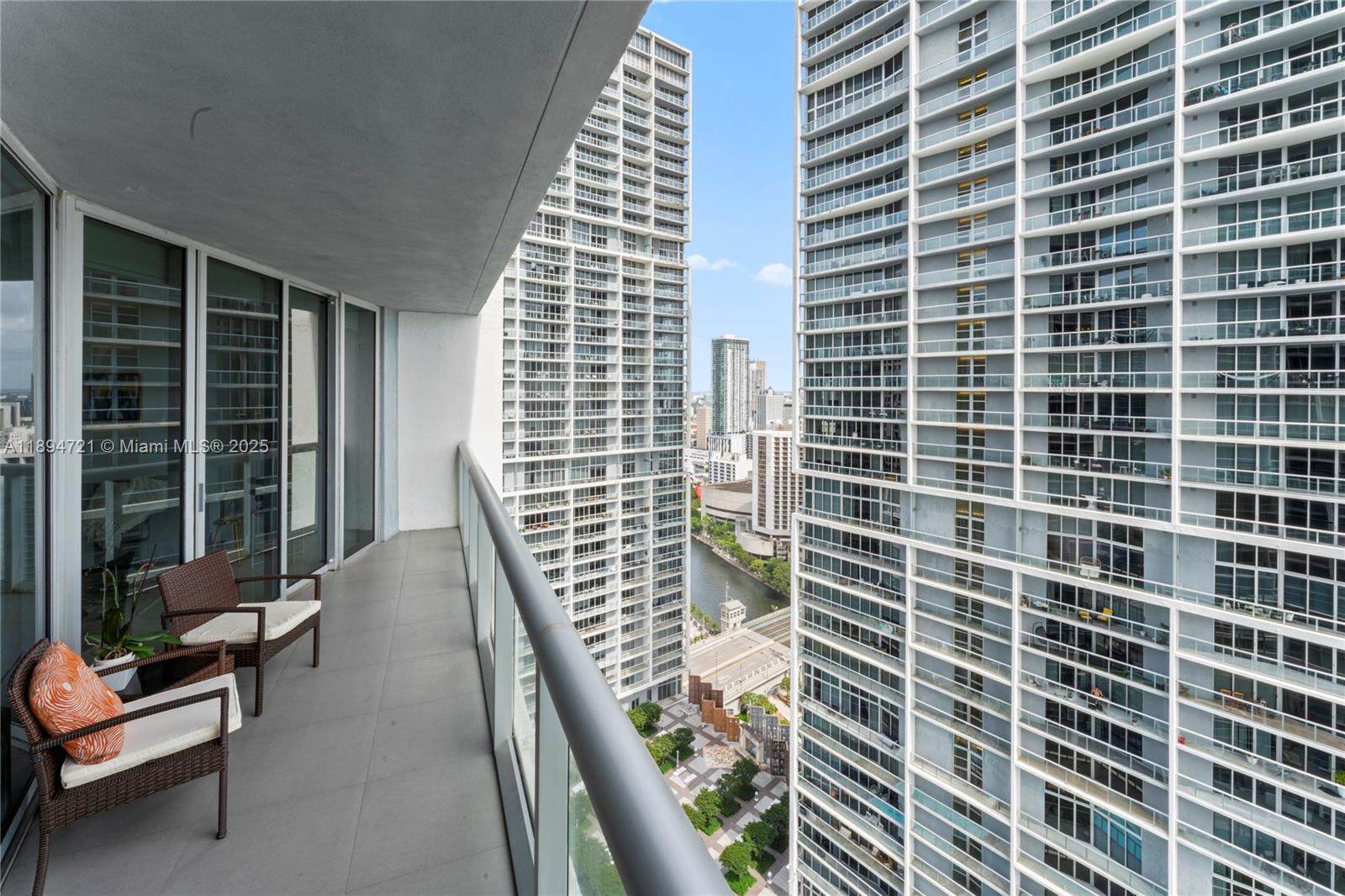 image Icon Brickell Ii7