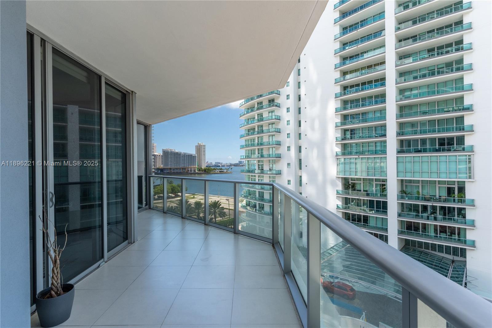 1300 Brickell Bay Dr #808