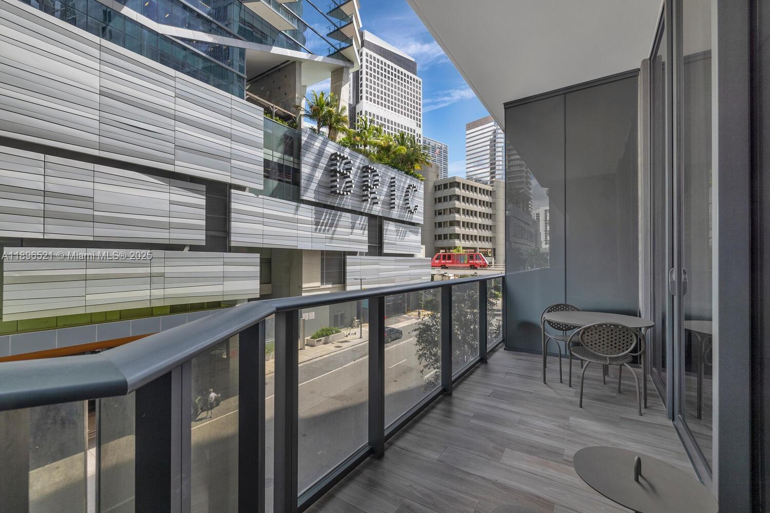 image Sls Lux Brickell10
