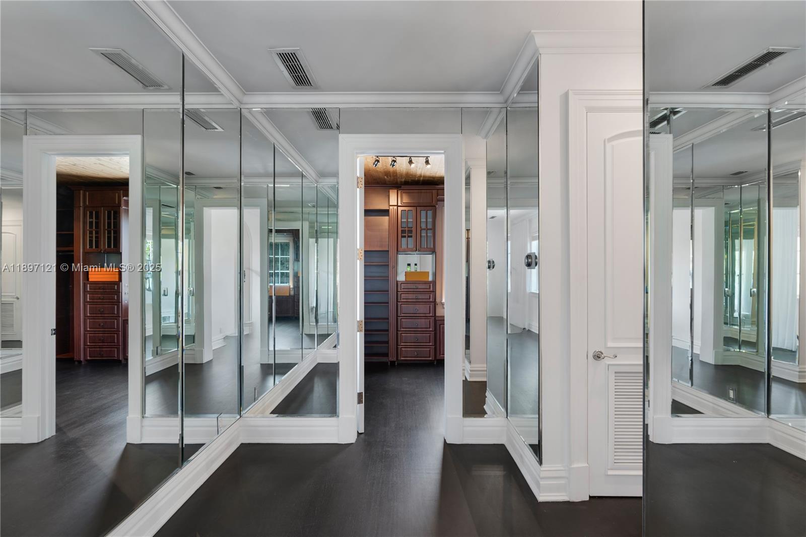 26 Tahiti Bch Is Rd Coral Gables, FL 33143 26 Tahiti Bch Is Rd Coral Gables, FL 33143