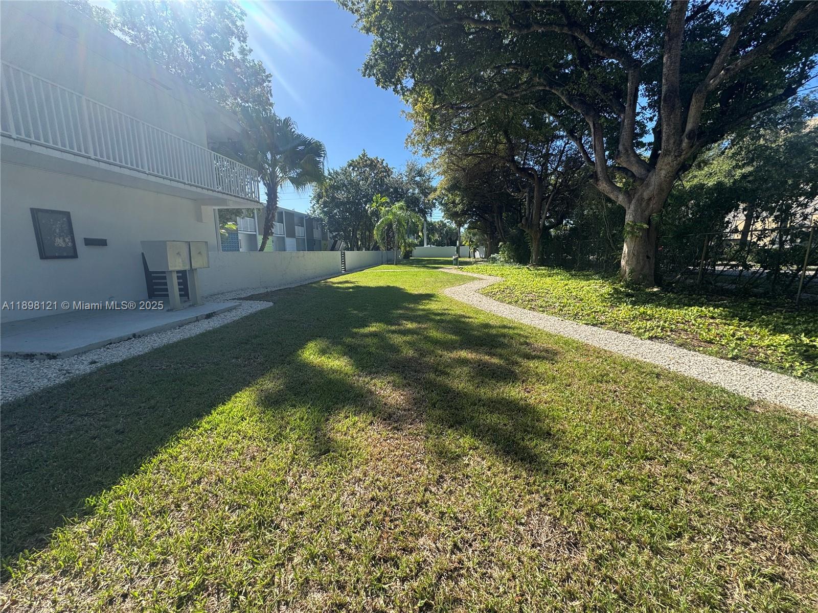 6805 SW 88th St #12 Pinecrest, FL 33156