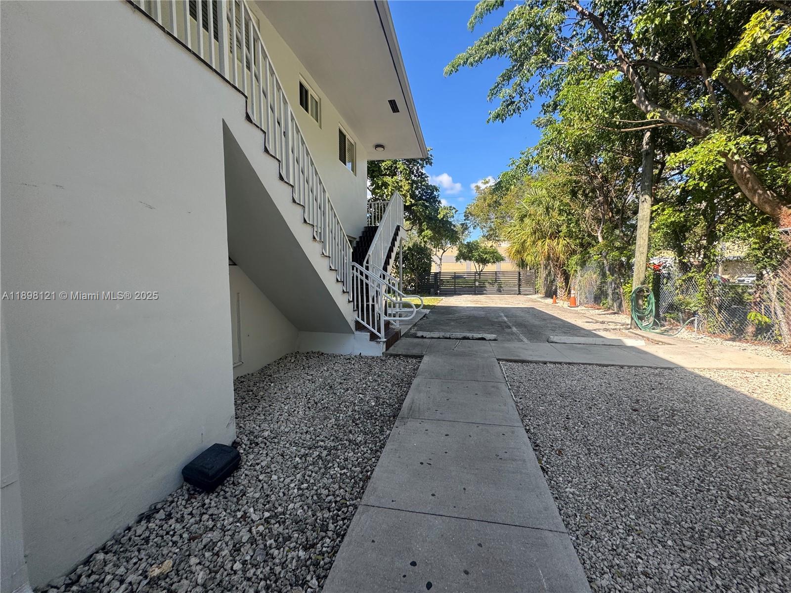 6805 SW 88th St #12 Pinecrest, FL 33156