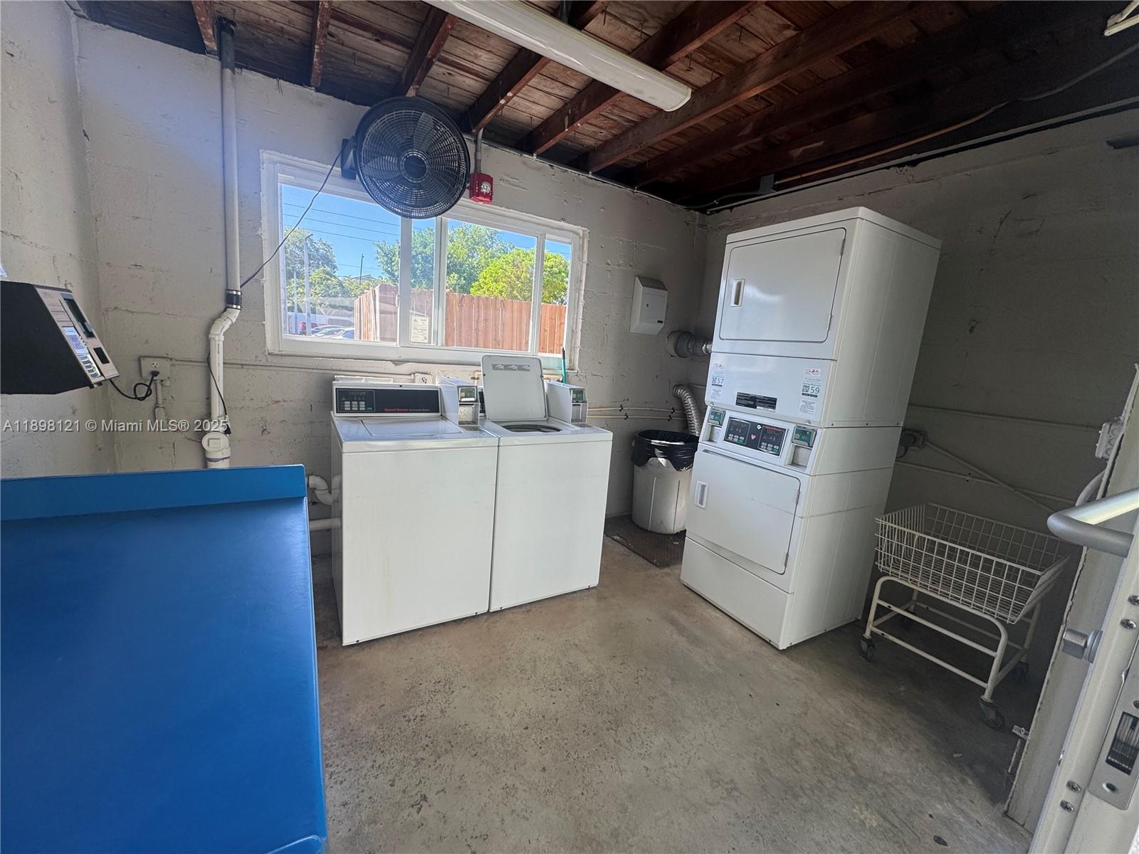 6805 SW 88th St #12 Pinecrest, FL 33156