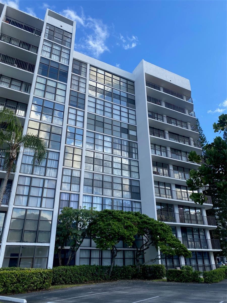 1000 Parkview Dr #427