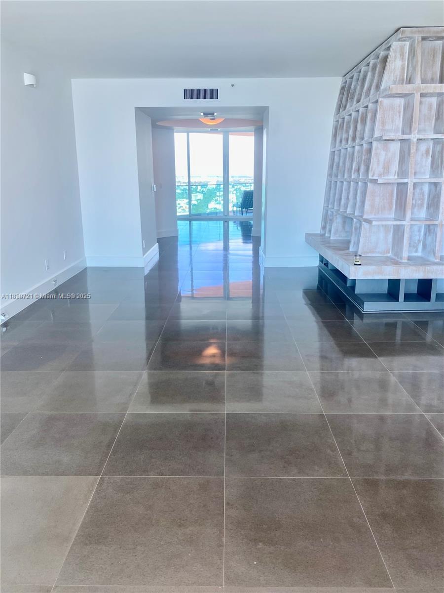 300 S Pointe Dr #3204 Miami Beach, FL 33139