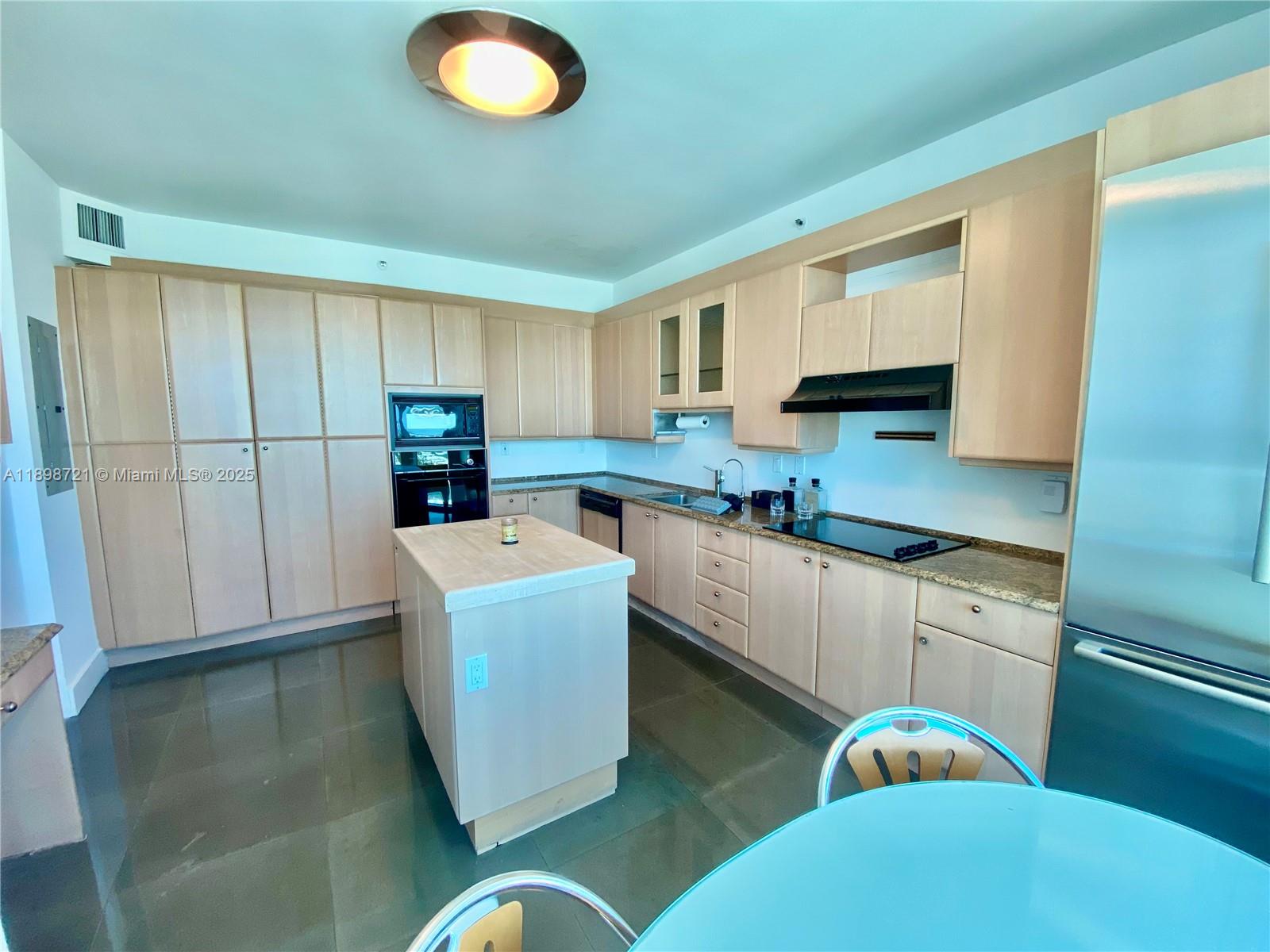 300 S Pointe Dr #3204 Miami Beach, FL 33139