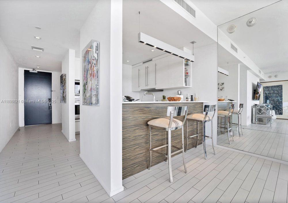 2201 Collins Ave #628 Miami Beach, FL 33139