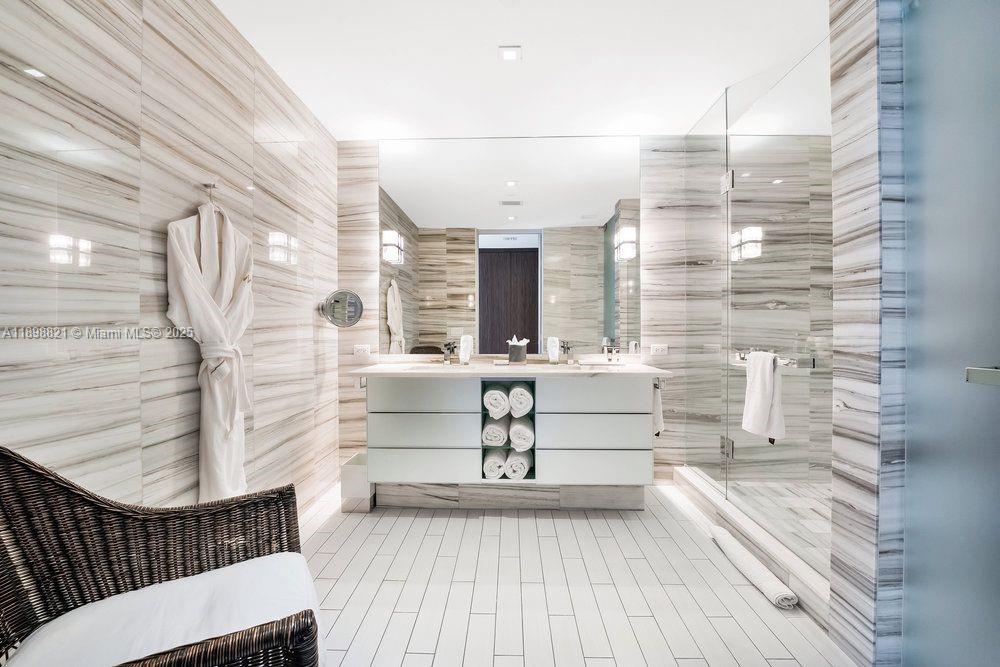 2201 Collins Ave #628 Miami Beach, FL 33139