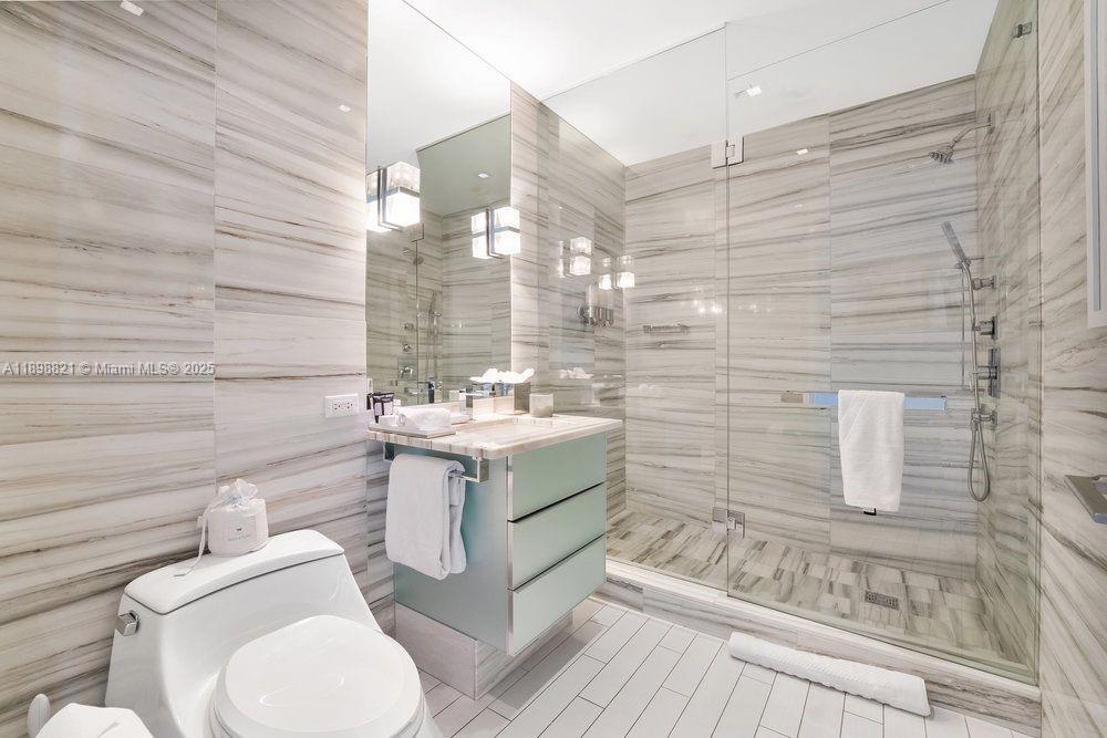 2201 Collins Ave #628 Miami Beach, FL 33139