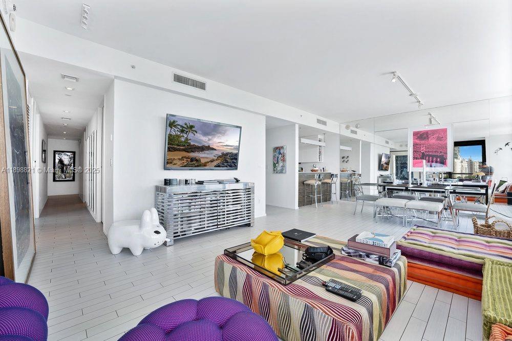 2201 Collins Ave #628 Miami Beach, FL 33139