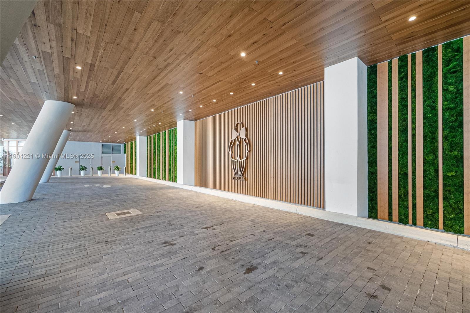 2678 Tigertail Ave #1205 Miami, FL 33133