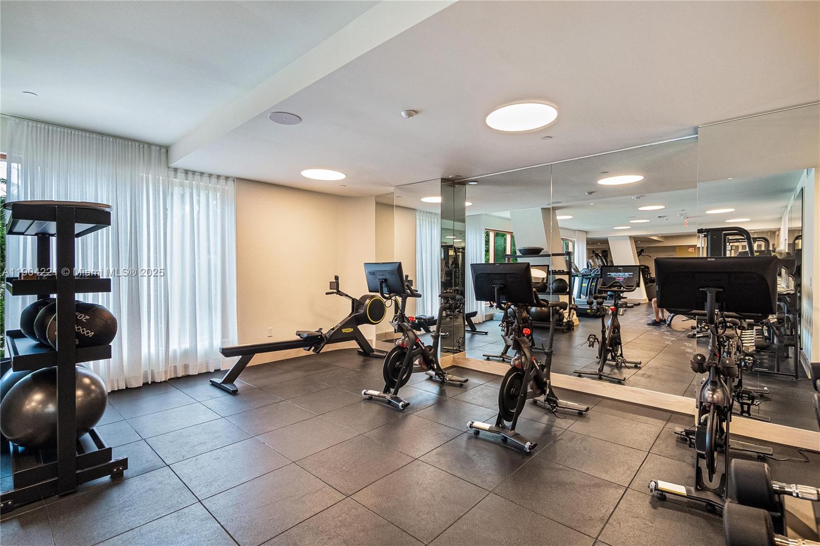 2678 Tigertail Ave #1205 Miami, FL 33133