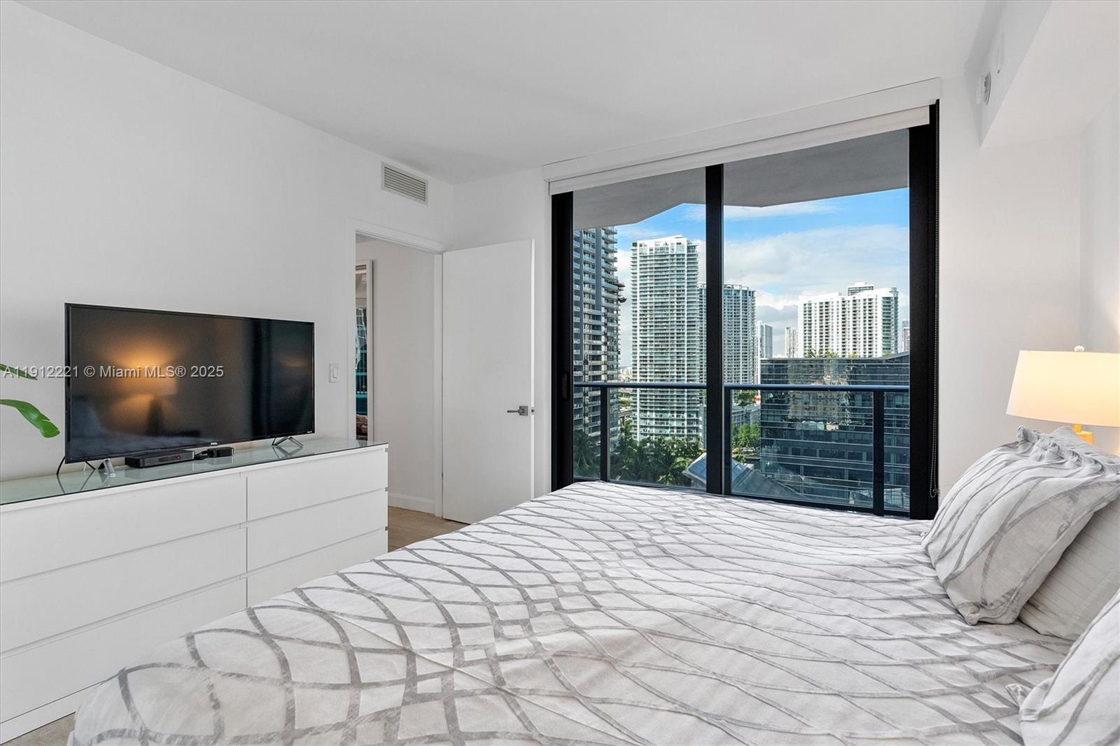 image Brickell Heights East12