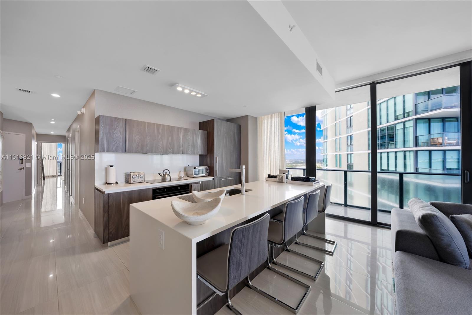 480 NE 31st St #2807 Miami, FL 33137