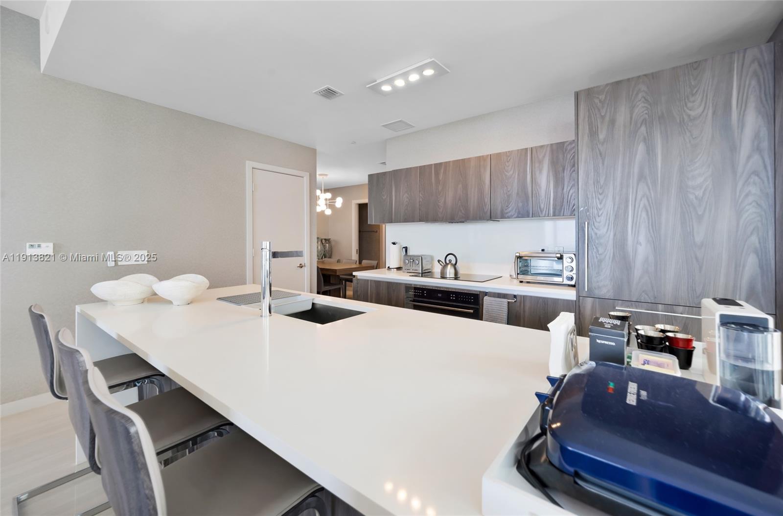 480 NE 31st St #2807 Miami, FL 33137