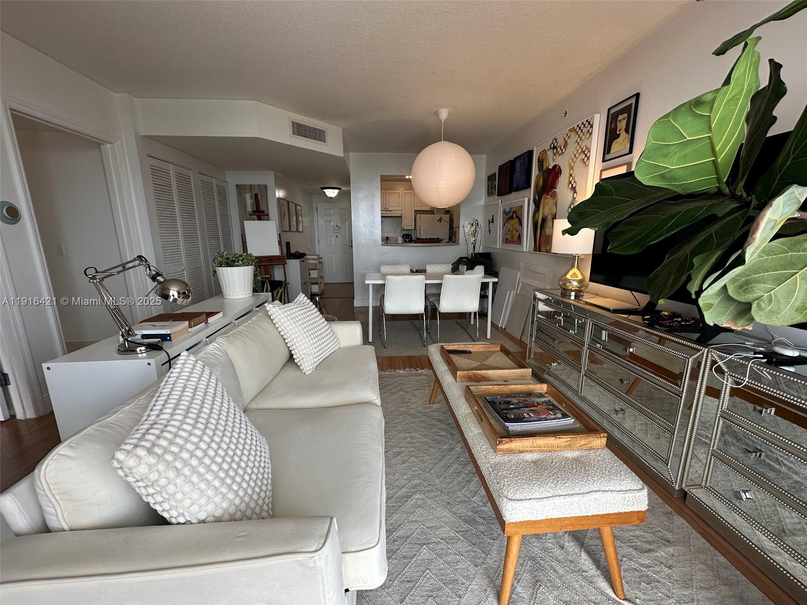 900 SW 8th St #1010 Miami, FL 33130