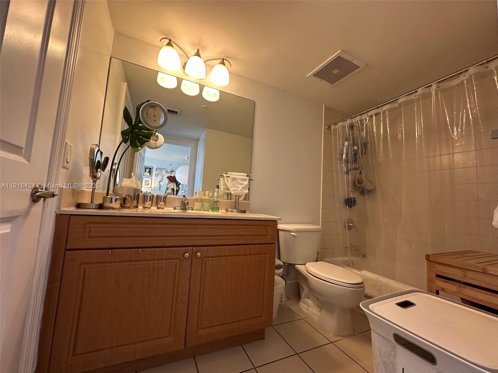 900 SW 8th St #1010 Miami, FL 33130