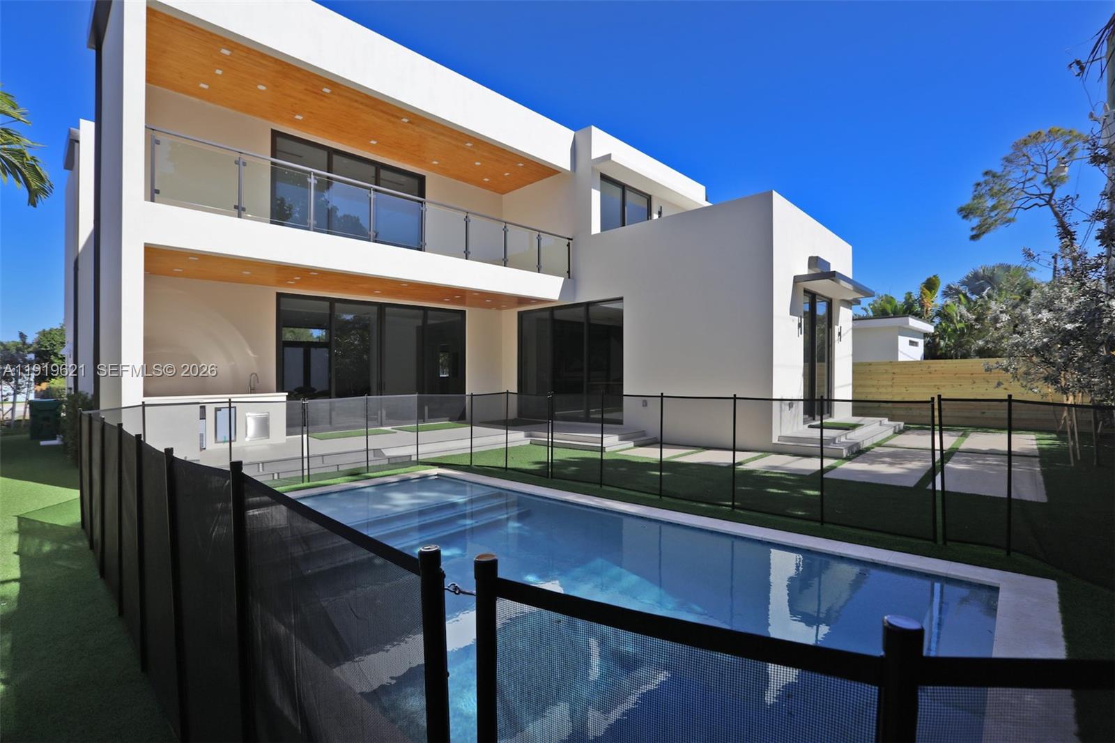 2324 SW 26th St Miami, FL 33133