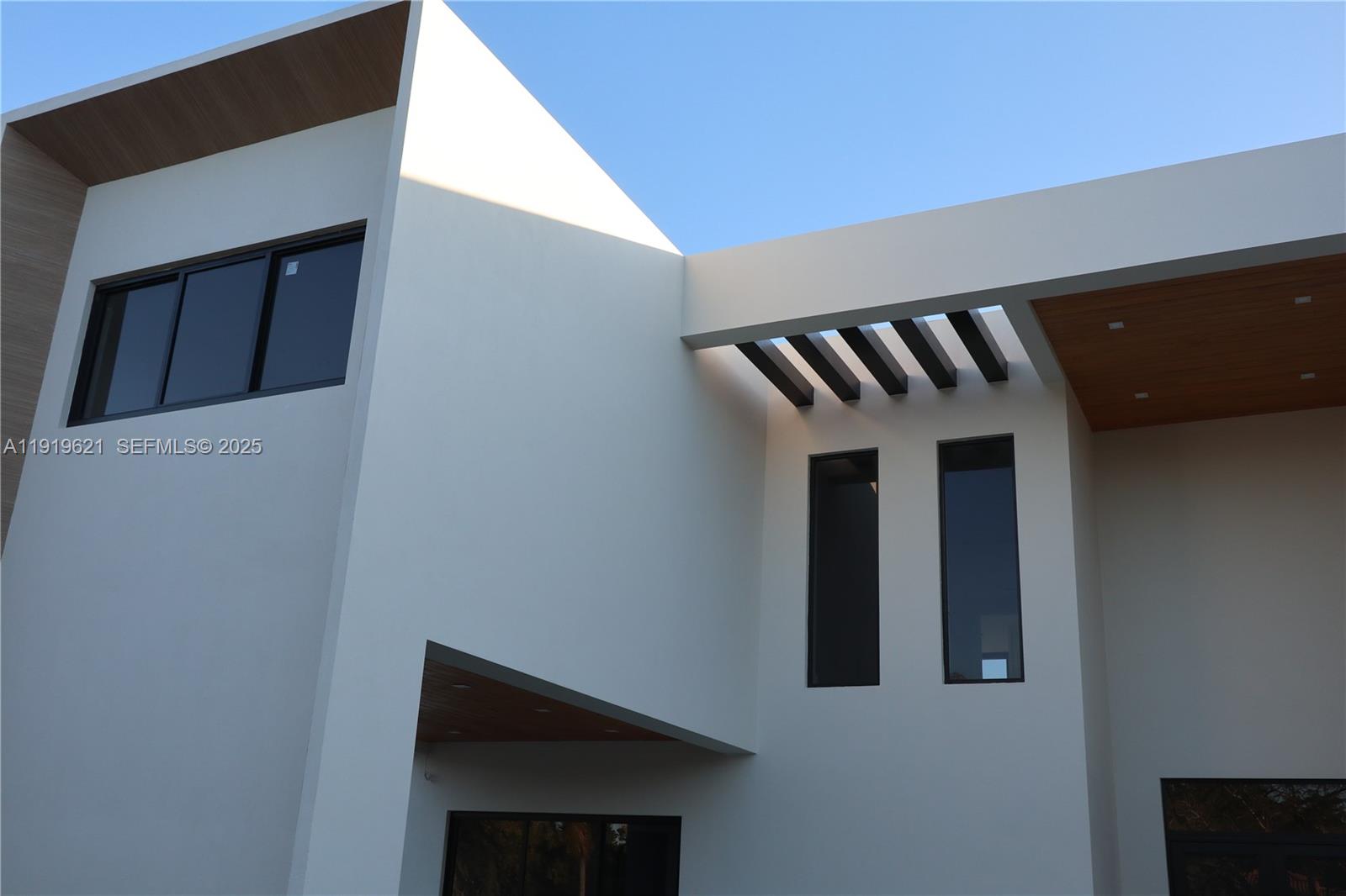 2324 SW 26th St Miami, FL 33133