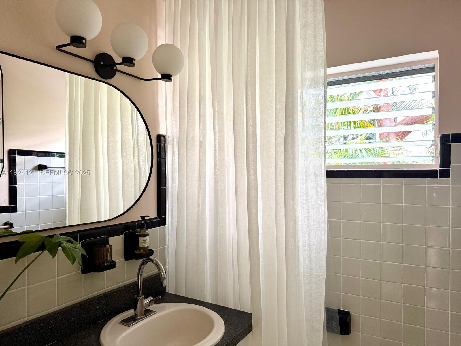 1127 Meridian Ave #8-1127 Miami Beach, FL 33139