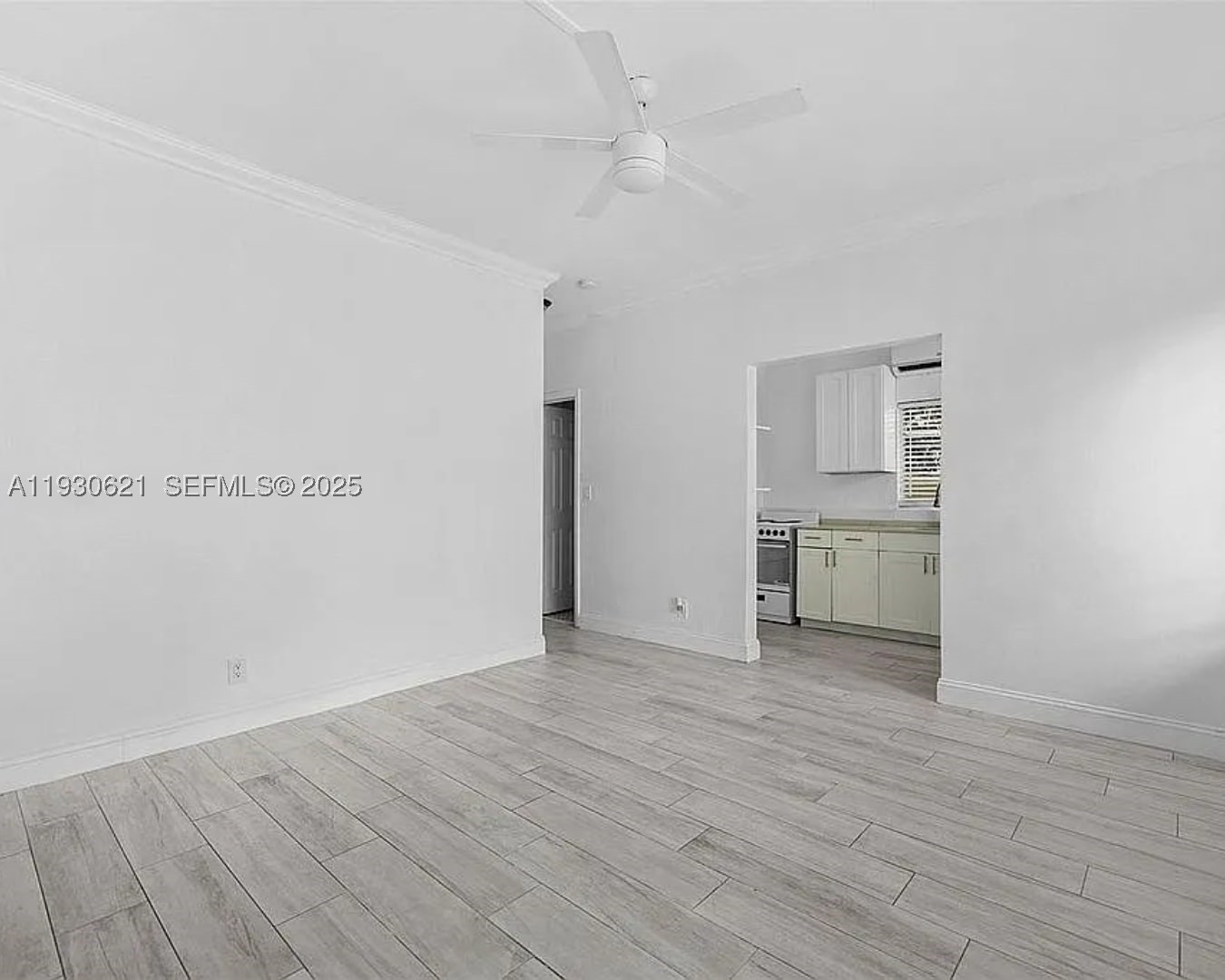 2822 Pine Tree Dr Miami Beach, FL 33140