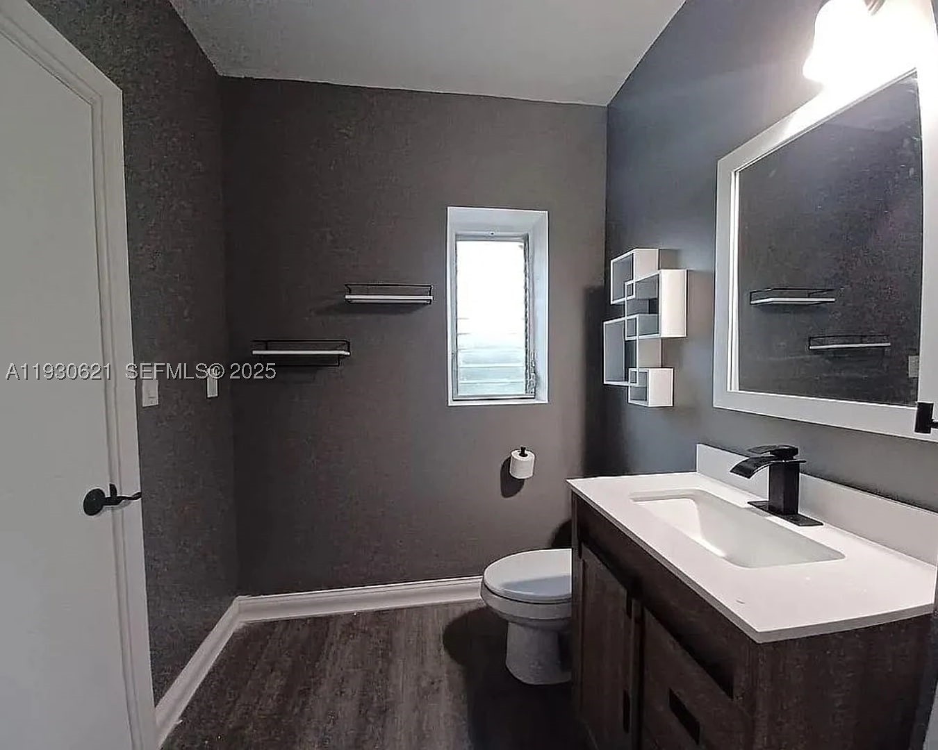 2822 Pine Tree Dr Miami Beach, FL 33140